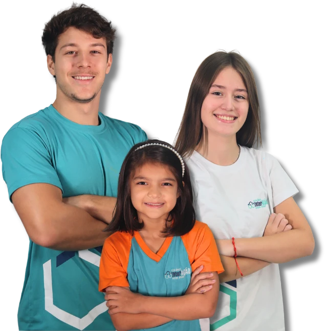 Alunos do Colégio Interação, dos Anos Iniciais ao Ensino Médio, de uniforme
